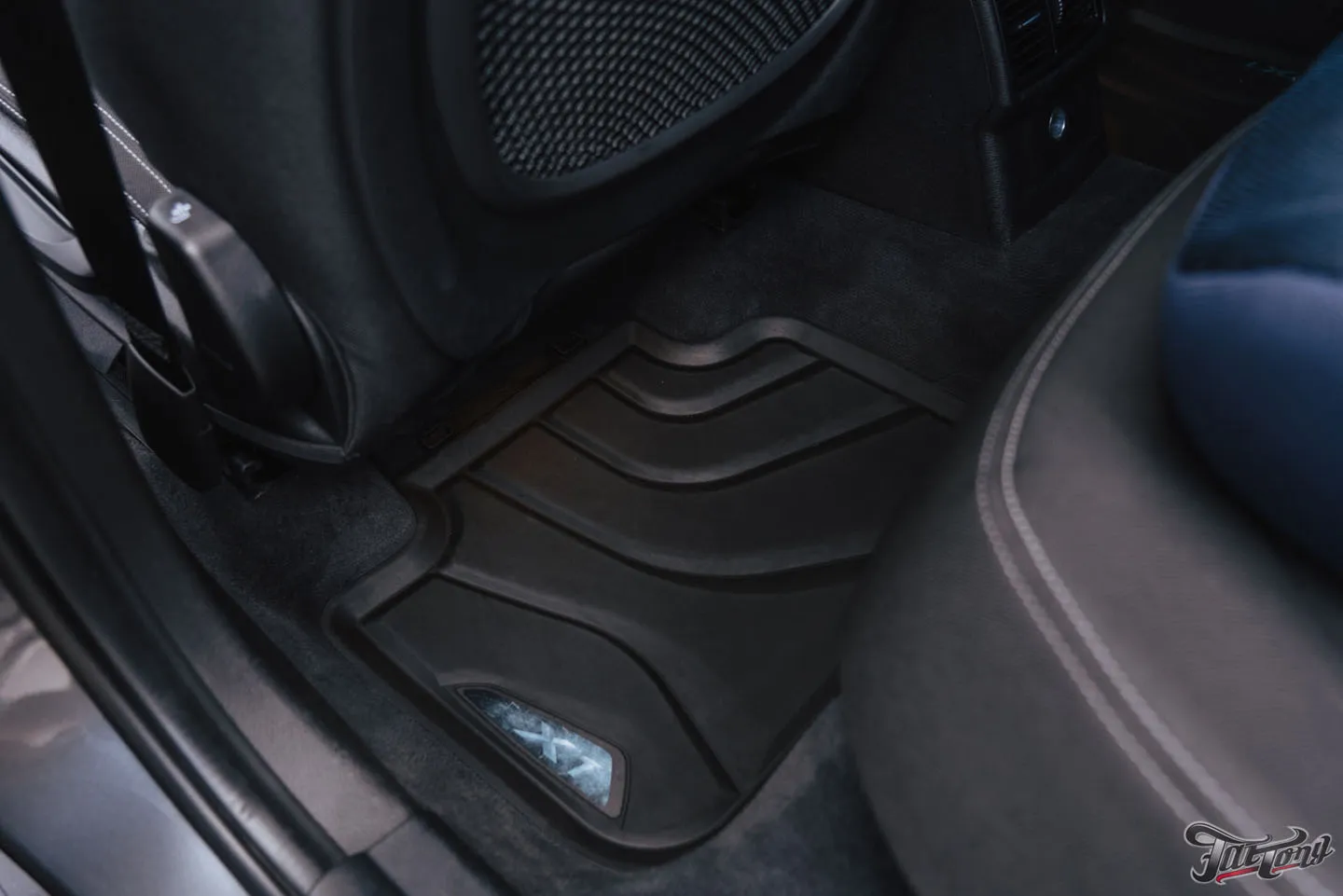 Химчистка салона и мойка подкапотного пространства BMW X1